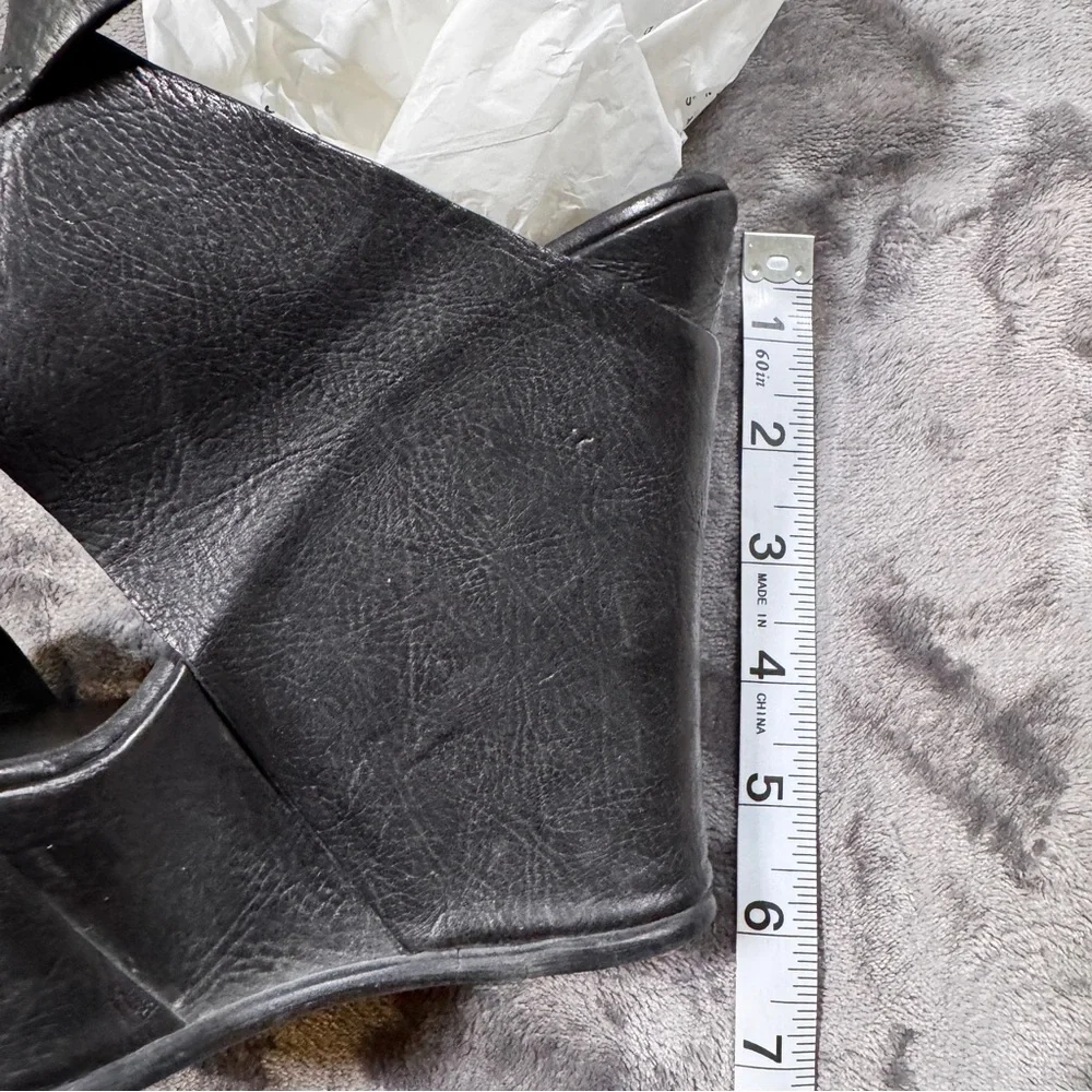 Vera Wang Lavender Label bold black